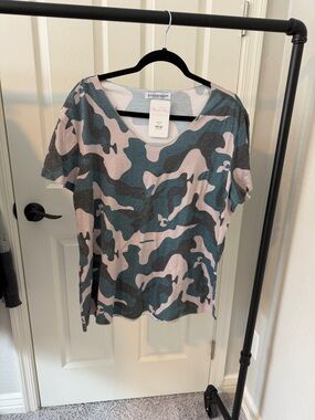 Green & Gray Camo Loose Neck Short Sleeve Tee